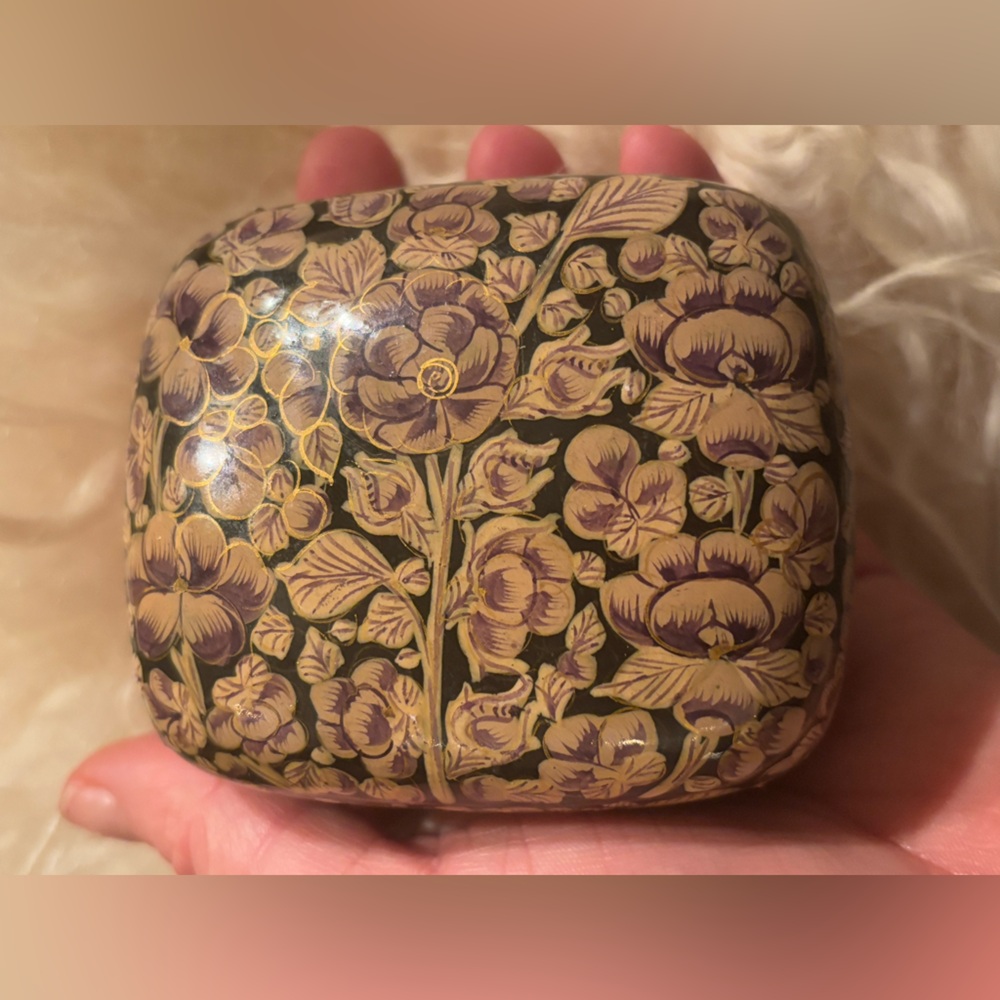 VINTAGE Kashmir India Handmade Paper Mache Box 1970's 22K Gold Leaf Paint Box